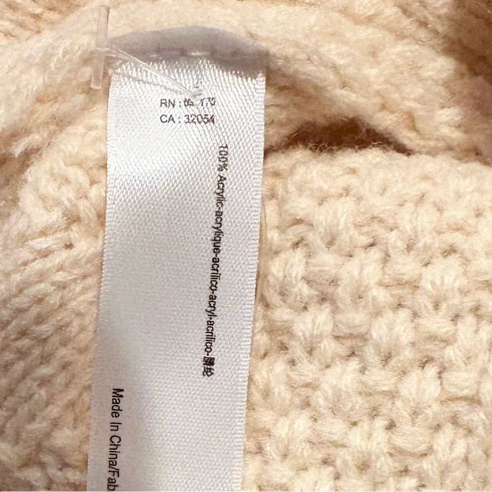 New Urban Outfitters pom Beanie - Picture 2 of 4